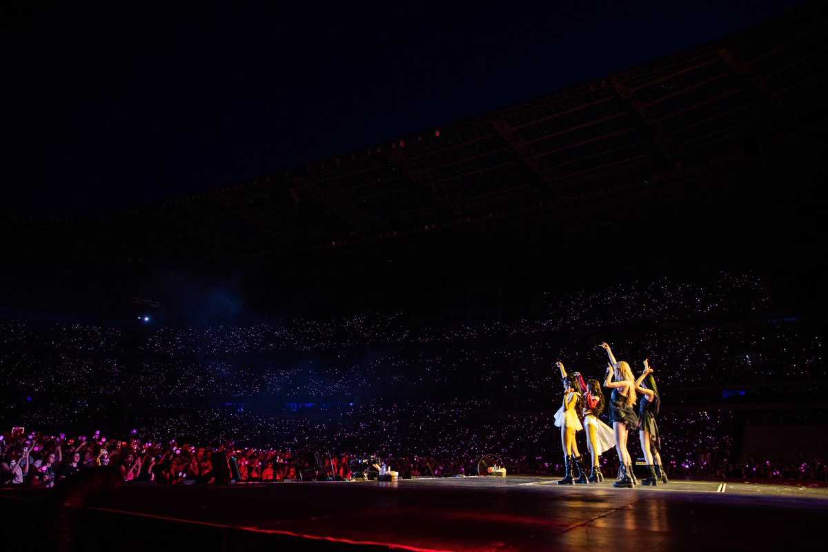 Chu_TheGreatest's tweet photo. the BIGGEST and most IMPACTFUL kpop group in history goes to #BLACKPINK. 👑 https://t.co/iDYnUW6Hgl