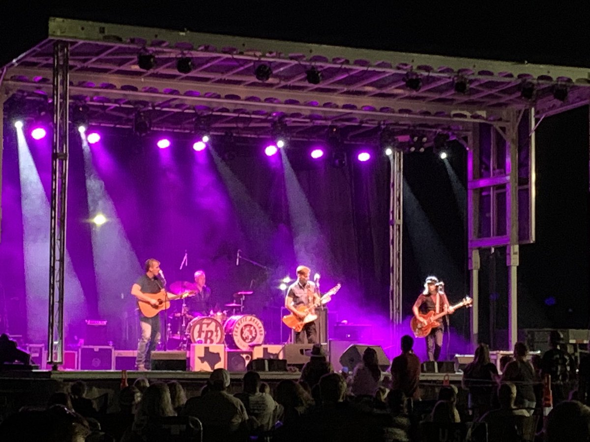 mattyd2009's tweet photo. Great show tonight at the Meeker County Fair, in little Litchfield MN! @FrankieBallard always puts on a good show!! https://t.co/inE4ta6f45