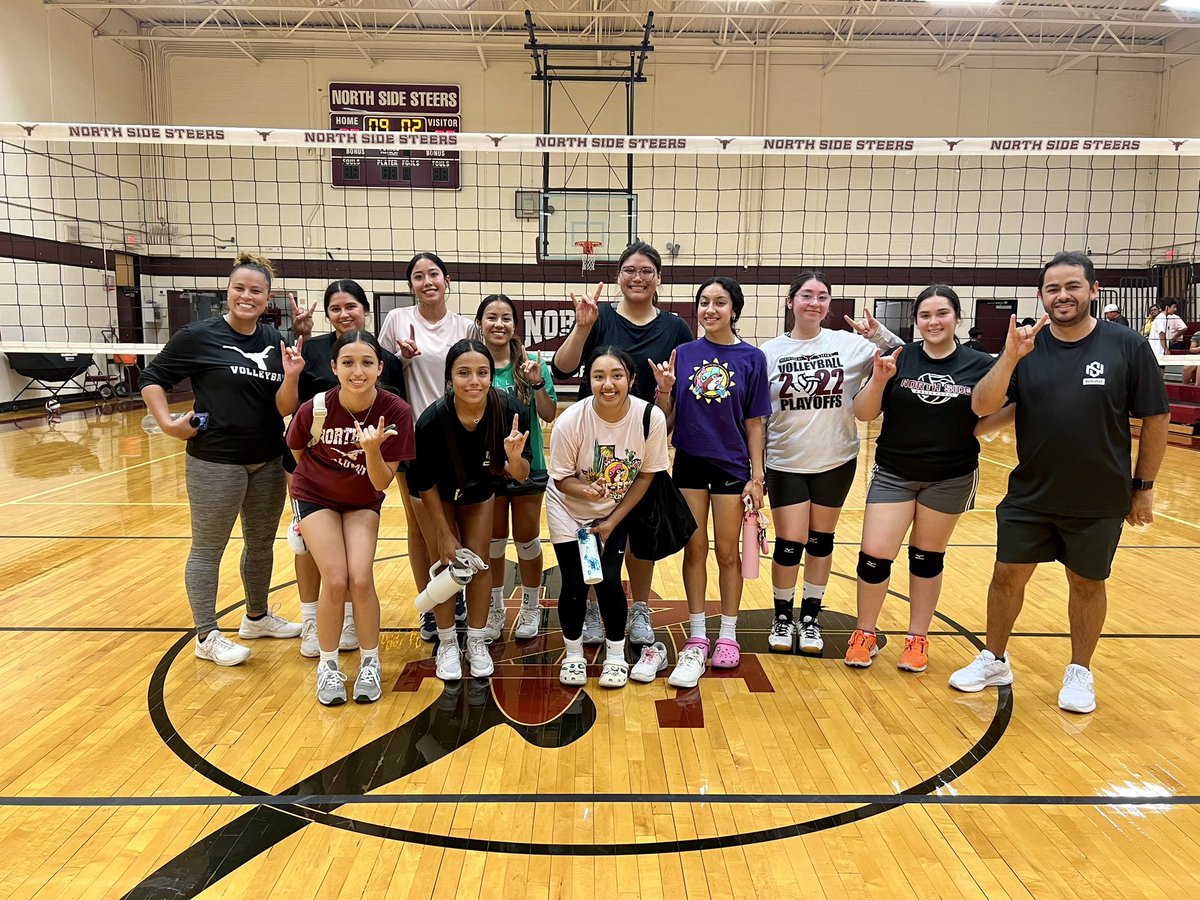 CoachRivas1ar's tweet photo. Once a steer, always a steer! Such an amazing night seeing all my past players come back for the alumni scrimmage. #SteersUp 🤘🏽🖤🏐 @NSHS_Volley @NSHSAthTraining @NorthSideFWISD https://t.co/45Ez1sn5zc