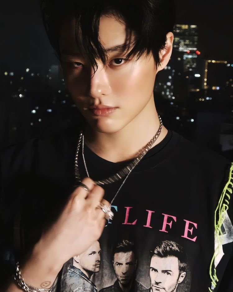 kelly_sith's tweet photo. Life has been crazy right now but I will always find time for you. Happy Birthday my bias 🧡💙 #WOODZ #ChoSeungyoun #birthdayboy #LEO https://t.co/7A080NPihK
