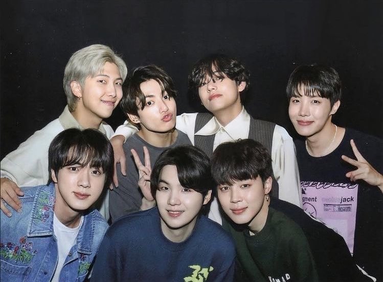 mainlytaehyungg's tweet photo. BTS CAME HOME GA (I'm not crying you are 😭)

prize: MOTS7 / YNWA (two winners one ea) 

rules:
mbf
like and rt
reply with fav track from ea album 👀

ends august 18th https://t.co/avMG8xpnSv