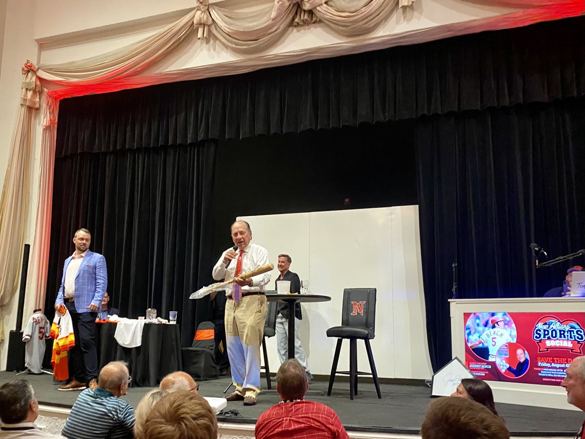 GoNewAlbany's tweet photo. What a great night with Johnny Bench for our 3rd annual New Albany Sports Social‼️ Thank you to our community for joining us, and for supporting NA Athletics! This was definitely a night for the Hall of Fame ❤️🐾 https://t.co/5fk2KyB39l