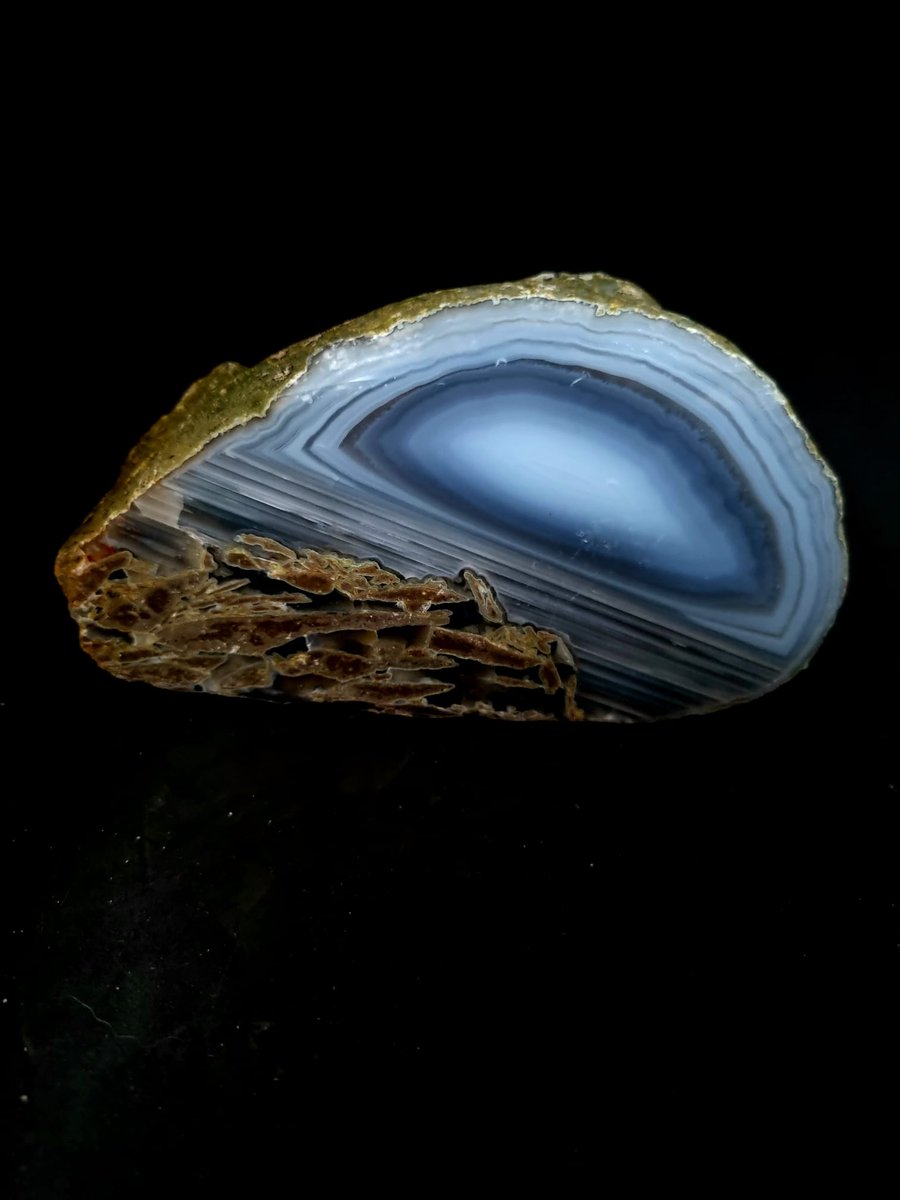 CrowWares's tweet photo. This beautiful agate geode is not only amazing to look at, agate provides balancing and harmonizing energies. 🧘🍃 It is often used to heal innner anger and fear and other unbalanced emotions. 🙌
Click here to order this unique piece before it's gone:
https://t.co/t0QwBeBCGR https://t.co/pn5D0fc1xC