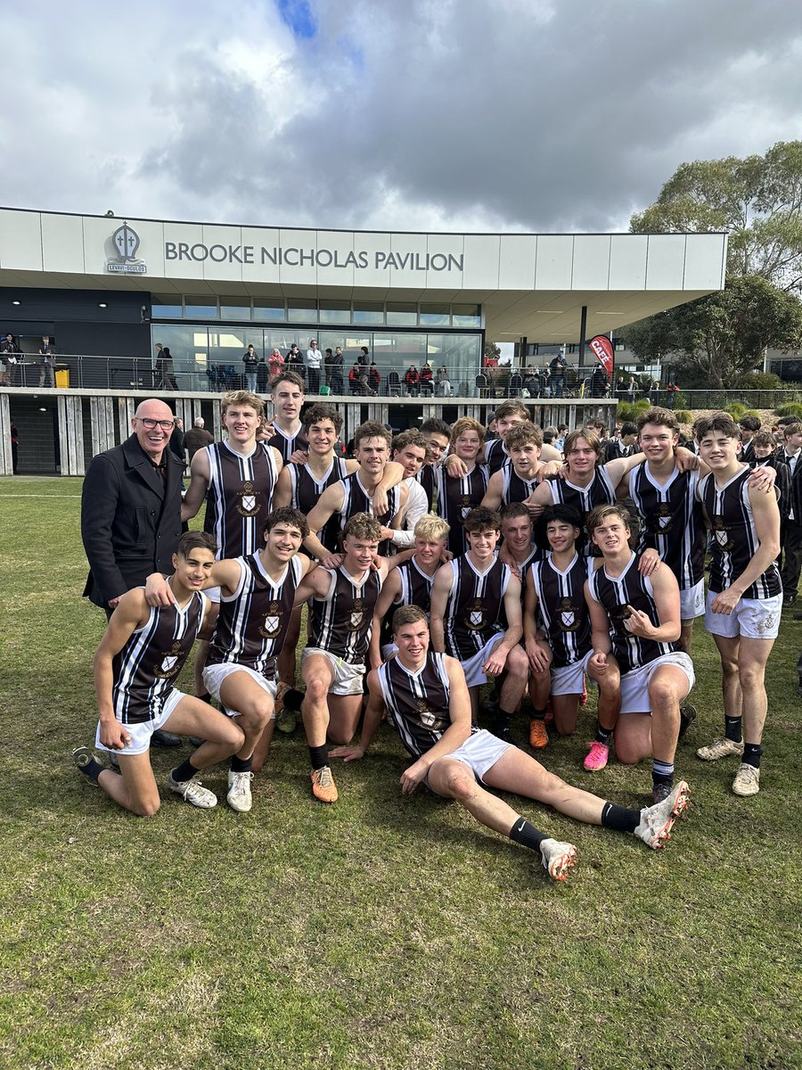gfoleyivanhoe's tweet photo. An outstanding day for sport @ivanhoegrammar with the girls winning the Firsts Basketball premiership this morning and the Firsts AFL boys team winning the premiership for the first time since 1963. #agsv Well done to everybody involved https://t.co/Ffwn1UWJ0S