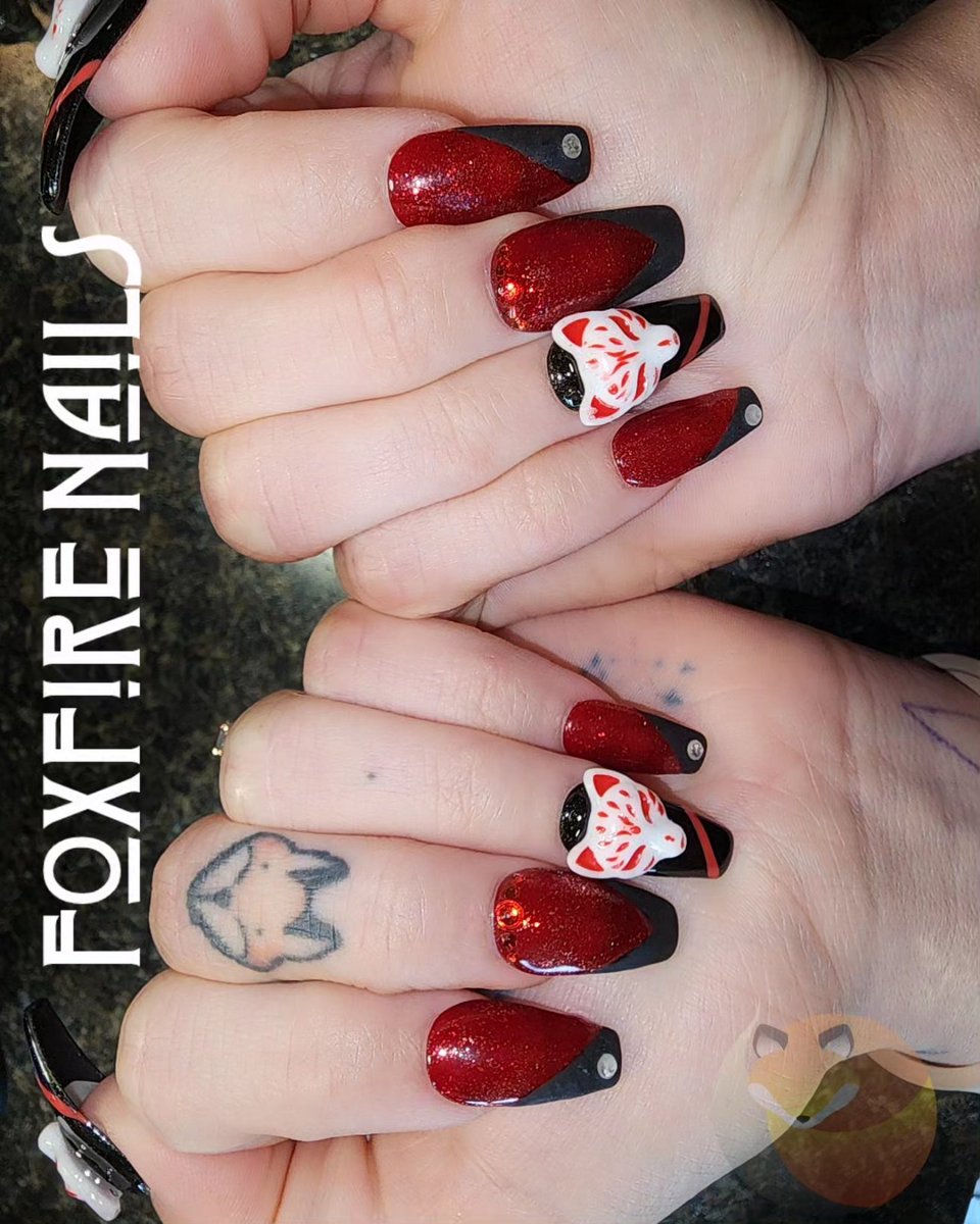 FoxfireNails's tweet photo. I'm so stoked on how these turned out 💅🏻✨️💃🏻 #nails #NailArtist #NailArt #MnArtist #QueerArtist #NonbinaryArtist #DisabledArtist #QueerNails #LGBTQ #BisexualArtist #kitsune #fox #BlackAndRed #BlackNails #FoxNails #FoxFireNails #KitsuneNails #NikkiFirestarter #NailsByNikki https://t.co/FHGoVBhzfu