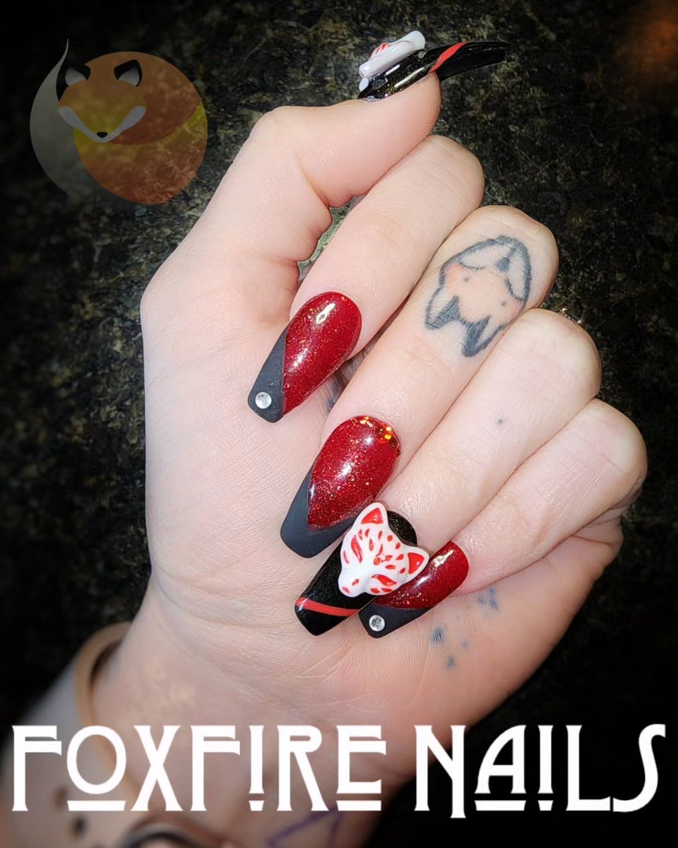 FoxfireNails's tweet photo. I'm so stoked on how these turned out 💅🏻✨️💃🏻 #nails #NailArtist #NailArt #MnArtist #QueerArtist #NonbinaryArtist #DisabledArtist #QueerNails #LGBTQ #BisexualArtist #kitsune #fox #BlackAndRed #BlackNails #FoxNails #FoxFireNails #KitsuneNails #NikkiFirestarter #NailsByNikki https://t.co/FHGoVBhzfu