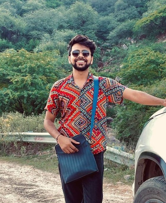 madhav_warpade's tweet photo. Who is your favourite among Love Kataria and TriggeredInsaan ?

RT for #Kataria 
Like for #TriggeredInsaan

#FukraInsaan #Elvishraosahab
#ElvishArmy #PandaGang
#BiggBossOTT #BiggBoss

RT.                           Like. https://t.co/7U3ZQVp84Y
