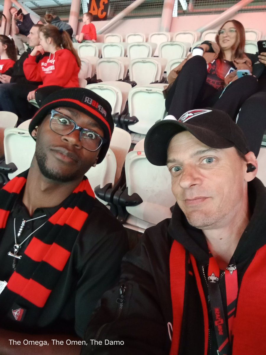 M1SHINATOR's tweet photo. GO BOMBERS! 🖤❤️🖤❤️ @essendonfc https://t.co/AhE8AfXUS5