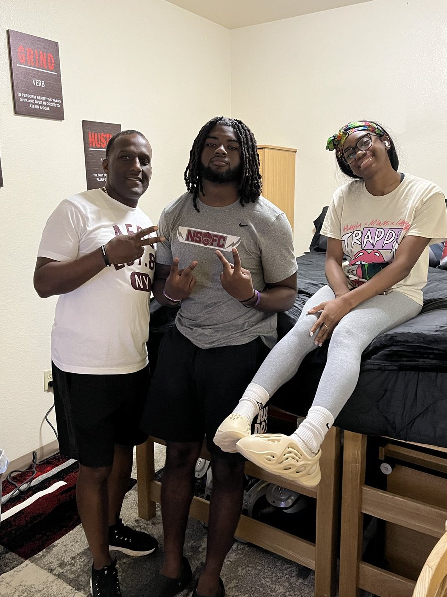 CoachAJ22's tweet photo. GOD IS GOOD!! Awesome feeling moving my son ⁦⁦@brylan_jordan⁩ into college today. Thankful to ⁦@BU_FootballTN⁩ for the opportunity.  Big things on the horizon  My lovely daughter who is a track/volleyball athlete is on deck   Lets Get It💪🏽💪🏽⁦ https://t.co/WN5SPZZN2q