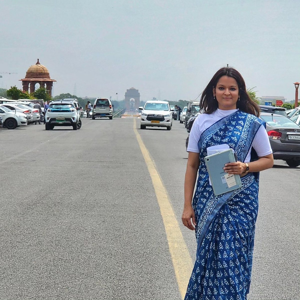 saisudhac's tweet photo. In the shadow of a building that empowers a billion dreams ๐ฎ๐ณ As you walk out of India's most sacred building, you can feel the pride, goosebumps & the billion hopes and dreams that fuels our nation building ๐กBelieve me - every brick matters. #BuildingIndiaTogether #Jaihind https://t.co/70H2naazW8