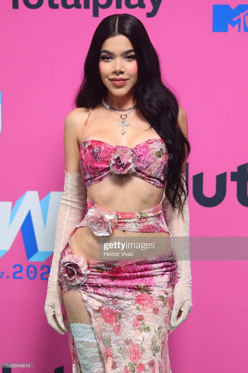 kosxmau's tweet photo. Ella ya trae el concepto del siguiente álbum 🌸🧚🏻‍♀️ https://t.co/cUhCBkplJf