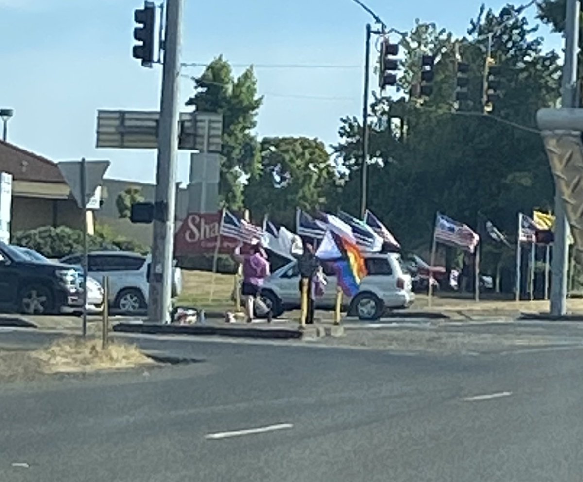 pdxkren's tweet photo. @TheRealHoarse Every Friday, a large group of flag-waving MAGAs with nothing better to do demonstrate on this corner. Today while waiting at the light, I saw two brave humans waving a trans flag just across the street from them. Hooray for brave visibility! Made my whole day! 🥰🏳️‍🌈 https://t.co/3rkLMgSEtY