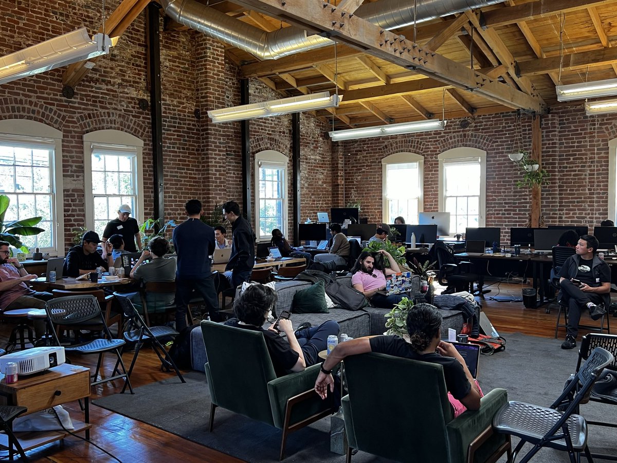 For one day only, @SusaVentures opened their offices and let SF’s top startup founders show what’s possible with AI. No pitches. Raw code. Builders only. Here’s what the hackers are cooking at @cerebral_valley 🧵: