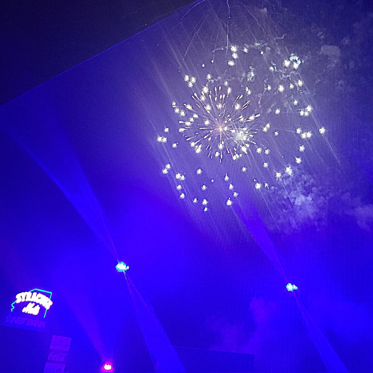 amandaswank85's tweet photo. Such an awesome fireworks show 🎆🎇 #teammets #nymets #newyorkmets #metspride #metsforever #mets4life #sumets #syracusemets #nbtstadium #sports #baseballfan #baseballlove #baseballplayer #baseballgame #baseball #baseballseason #baseballfield #fireworks #fireworksnight https://t.co/KHsPdKHczF