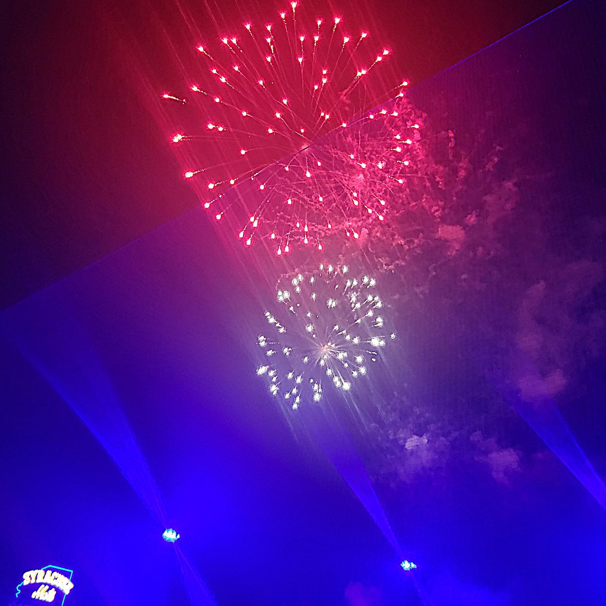 amandaswank85's tweet photo. Such an awesome fireworks show 🎆🎇 #teammets #nymets #newyorkmets #metspride #metsforever #mets4life #sumets #syracusemets #nbtstadium #sports #baseballfan #baseballlove #baseballplayer #baseballgame #baseball #baseballseason #baseballfield #fireworks #fireworksnight https://t.co/KHsPdKHczF