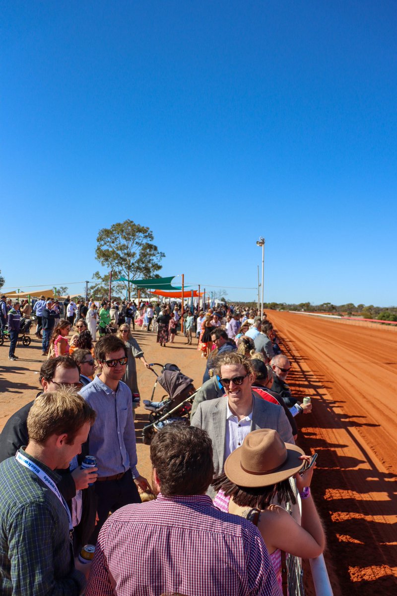 CountryRacingSA's tweet photo. Usual spot on the fence for the locals ahead of Race 1 ๐
#CountryRacingSA #RoxbyDowns https://t.co/1lDQZJAMQl