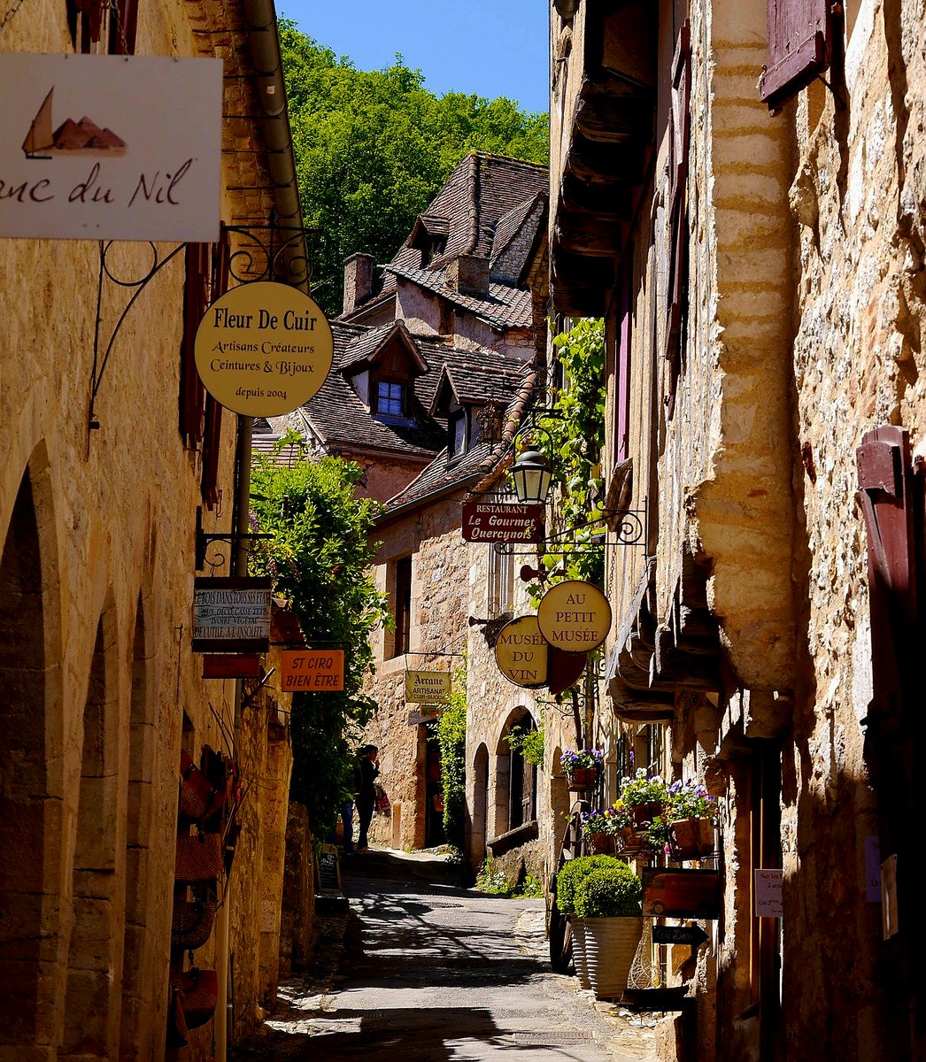 The village of Saint Cirq Lapopie 

 #France 🇨🇵 #travel #photo