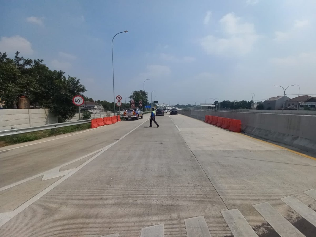 #TolCijagoDepok On ramp Kukusan3 sudah dibuka (11:00 WIB), dan akan ditutup kembali besok pagi (06:00 WIB) setiap harinya. Jaga jarak aman kendaraan anda, patuhi protokol perambuan yang ada, dan semoga selamat sampai tujuan. Terima kasih...