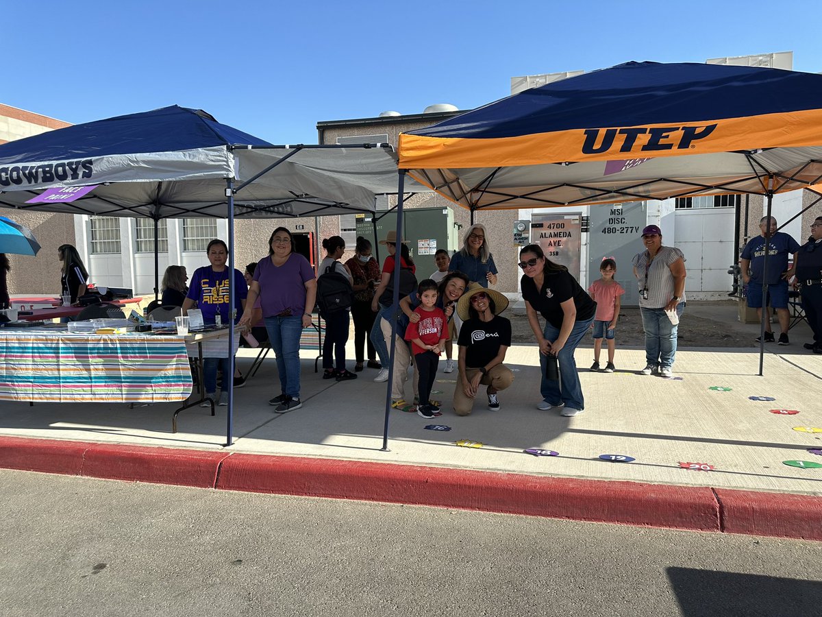 LaMissDeScience's tweet photo. @ZavalaColts1 @CooleyElem and @DrTinajeroEPISD in the house!!! Also some sweet rides!! EPISD Fiesta was a success at JSHS 🦊 @csepisd @ELPASO_ISD https://t.co/i4la129FVC