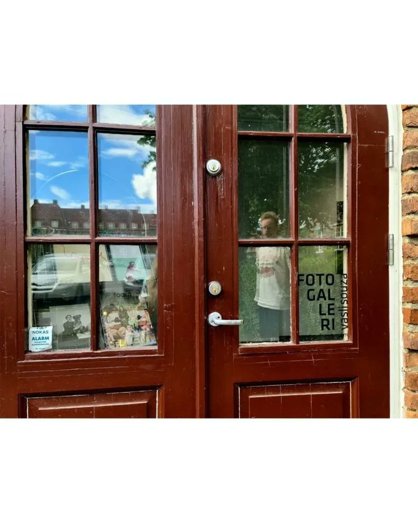 art_morozova's tweet photo. The Granny book continues to travel and is now presented and available for purchase at Vasli Souza Gallery, Oslo, Norway🤩
@vaslisouza
Curator: Rasmus Vasli
#photo_art
#olenamorozovaart
#granny
#grannyproject
#grannybook
#vaslisouza https://t.co/opDeO8e4MT