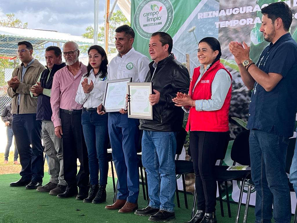 MarisolGlezT's tweet photo. Con enorme gusto el día de hoy a nombre de @CampoEdomex acudimos a #VillaGuerrero y #CoatepecHarinas para dar inicio al funcionamiento de los Centros de Acopio Temporal del programa #CampoLimpio.
#LaTierraQueNosUne
#DGSICA https://t.co/ZMu8s7lYUu