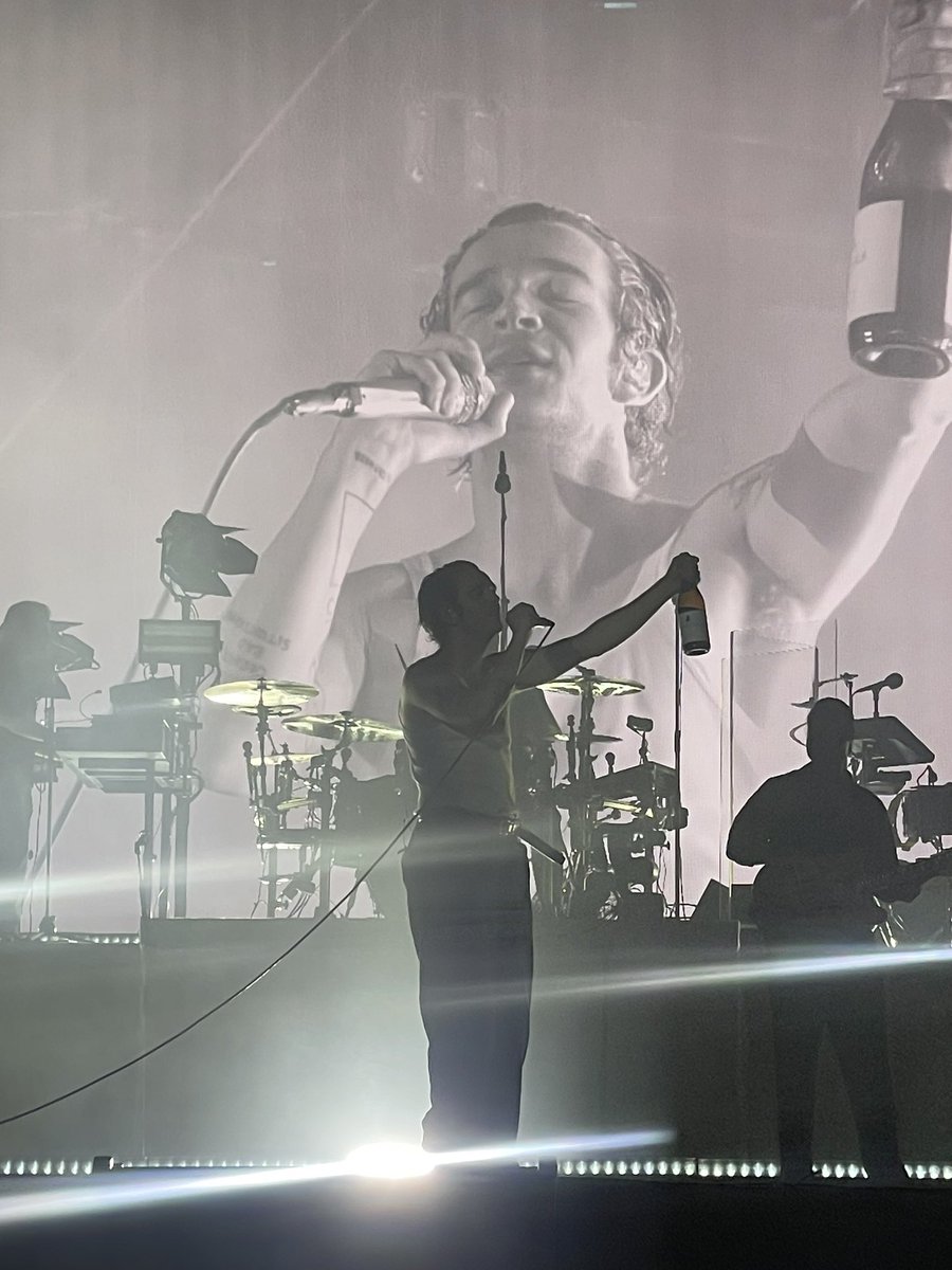 theaddieporter's tweet photo. Truly the best show I’ve ever seen. #the1975 #Lollapalooza https://t.co/BYl4eABccR