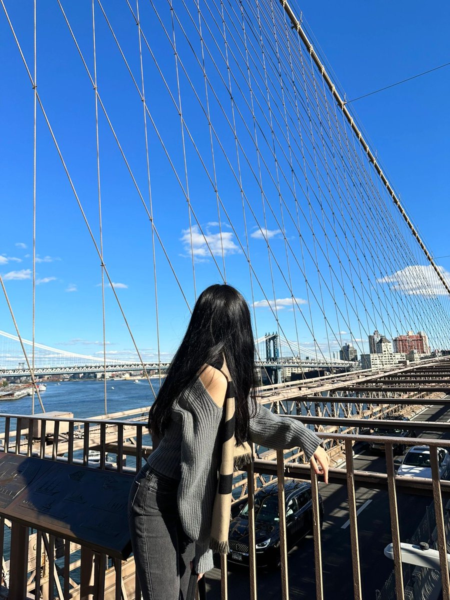 AnnaWojj's tweet photo. WelcometoNewYork☀️ BFF shot me when it was a really nice day #NewYork #BrooklynBridge https://t.co/SEkHLmQu3F