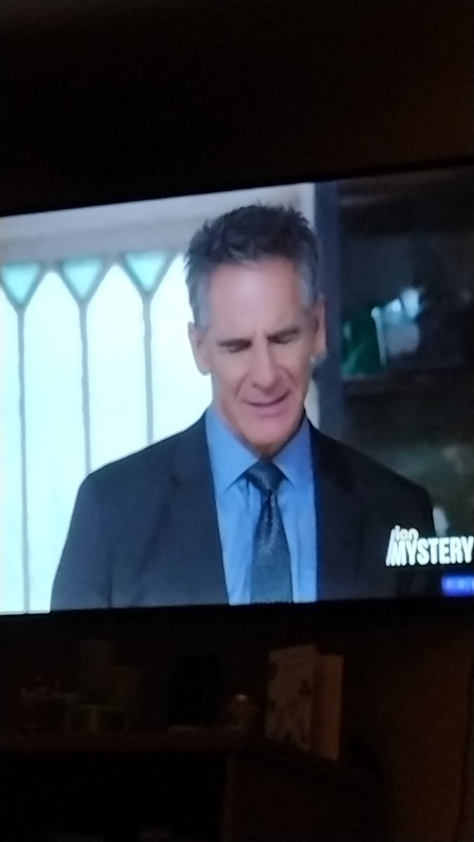 ScottBakulafan7's tweet photo. SEXY IN SUIT #dwaynepride #ncisneworeleans #scottbakula https://t.co/6NbLO5eMGP