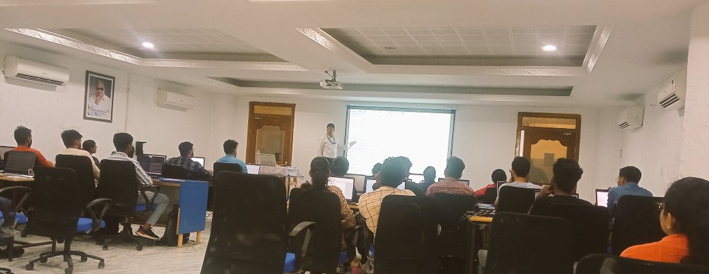 AmitKumar_ak14's tweet photo. Day 2 begin for #DNATaxonomy and #Phylogeny course
@Prakash_caridea teaching BI tree to the participants. @SathyabamaSIST https://t.co/SU5GByoZGm