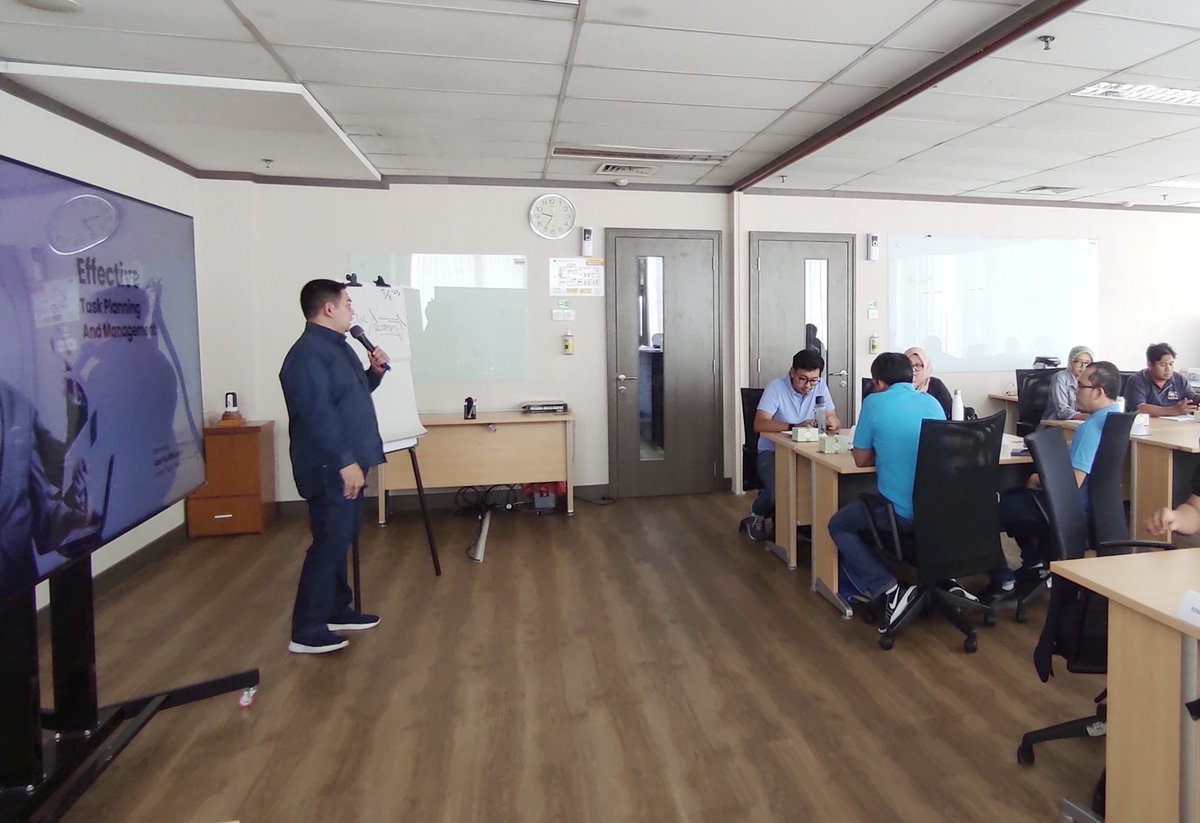 JazakYA's tweet image. Alhamdulillah, Happy Productive Weekend, deliver Managing Tasks and Productivity in Supervisor Development Program (SDP) 
#productivity #managingproductivity #tasksmanagement #supervisorjobs  #timemanagementskills