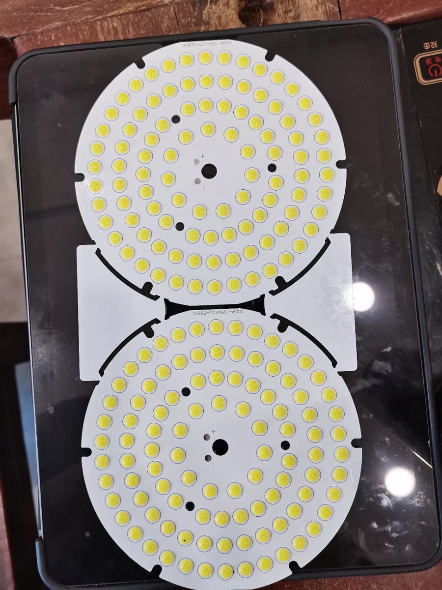 xiaochuan0154's tweet photo. @kangaroo_ug I am the source manufacturer of COB flip flop light sources and hope to cooperate with you https://t.co/DDRH0Blj4V