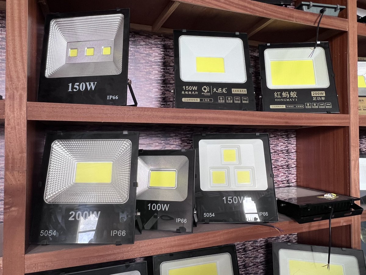 xiaochuan0154's tweet photo. @kangaroo_ug I am the source manufacturer of COB flip flop light sources and hope to cooperate with you https://t.co/jiS0Im7bfI
