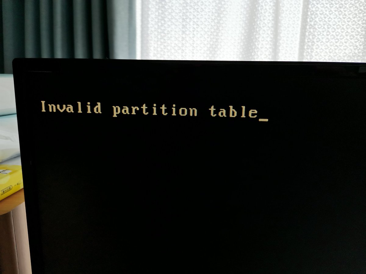 動画編集をCドライブで行う → SSD容量98% → 更新プログラム勝手に入り容量100% → 作業に支障が出るから、再起してから別のHDDに動画移動しよう！　→ PC再起動　→ invalid partition table…

マイクロソフト訴えてもいいですかね？