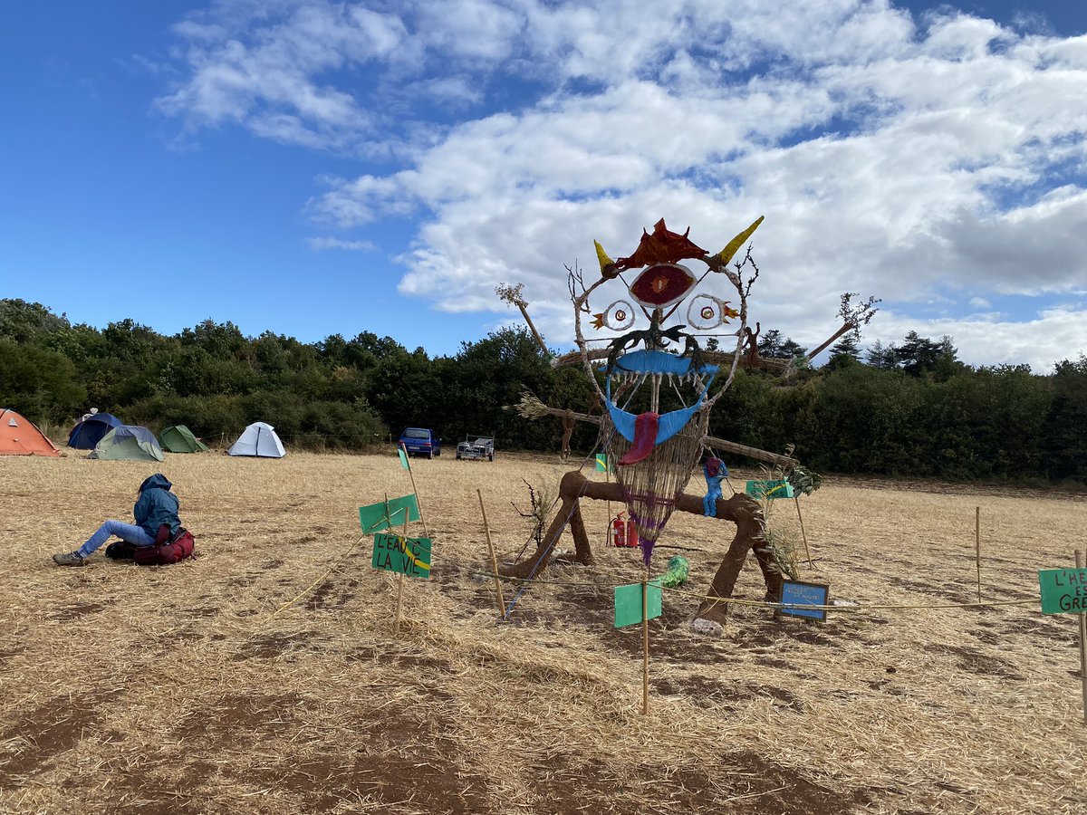 JmLesArbres's tweet photo. 🌟 C'est le troisième jour du Festival Les Résistantes 2023 au plateau du Larzac ! L'enthousiasme est toujours au rendez-vous avec des ateliers inspirants et des échanges captivants.#LesRésistantes2023 #FestivalLarzac #EngagementCitoyen #InspirationDurable #PartageEtÉchanges  ✨ https://t.co/n7tZuL172e