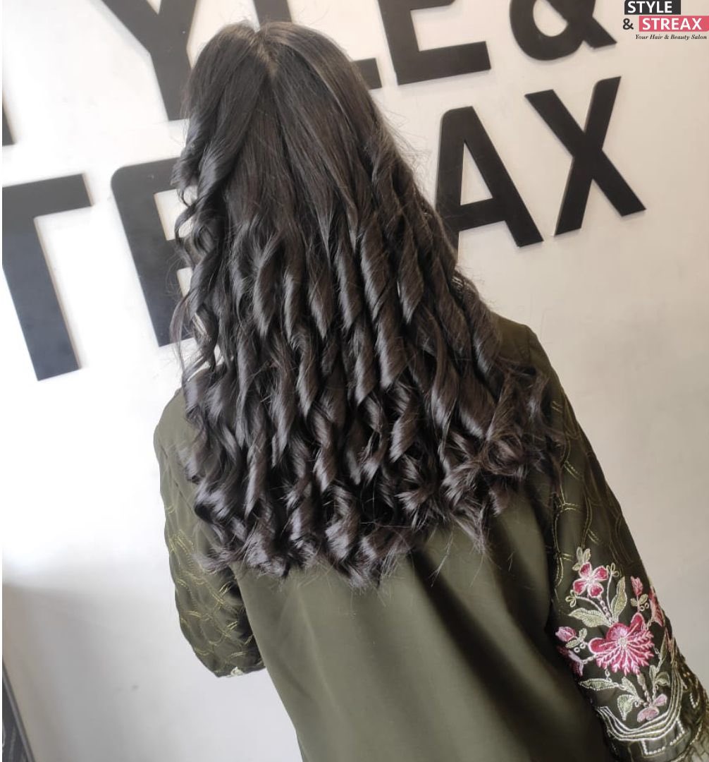 StyleAndStreaX's tweet photo. Transforming tresses into mesmerizing curls! ✨ Our salon works its magic to bring out the best in every hair type. 

Book your appointment with our hair experts

📞 / WhatsApp: 6006622199
📍Parraypora Hyderpora Srinagar https://t.co/5xjz7xLBxs
