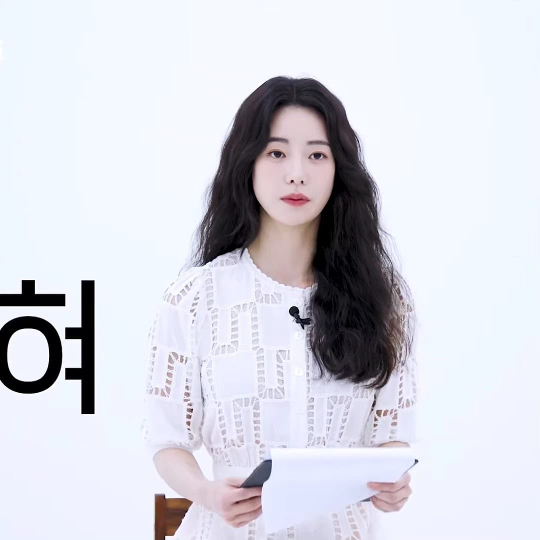 kdrama__fashion's tweet photo. #ImJiYeon wore #BASHPARIS Top & Skirt at SBS Catch YouTube channel update on #thekillngvote character profiling.
#임지연 #국민사형투표 #BASH #imjiyeonstyle #imjiyeonfashion #임지연패션 #임지연스타일 https://t.co/Yk7pwwRG3Y