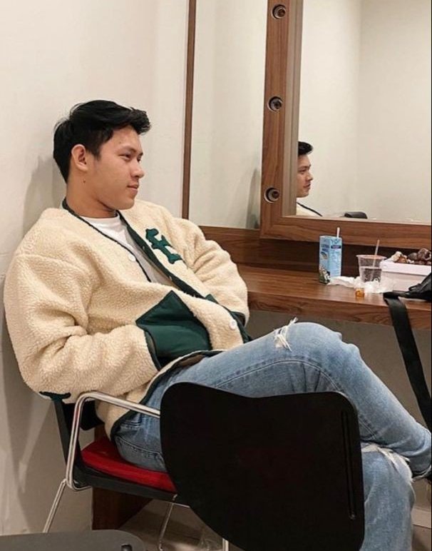 clapchaca's tweet photo. RONY BLACK AND WHITE ERA EMANG CAKEP NYA GA NGOTAK TAPIII MUNGKINKAH KUTEMUI VIBES FOTO RONY SEPERTI NI LAGII ~~ https://t.co/FIO0A0JyCM