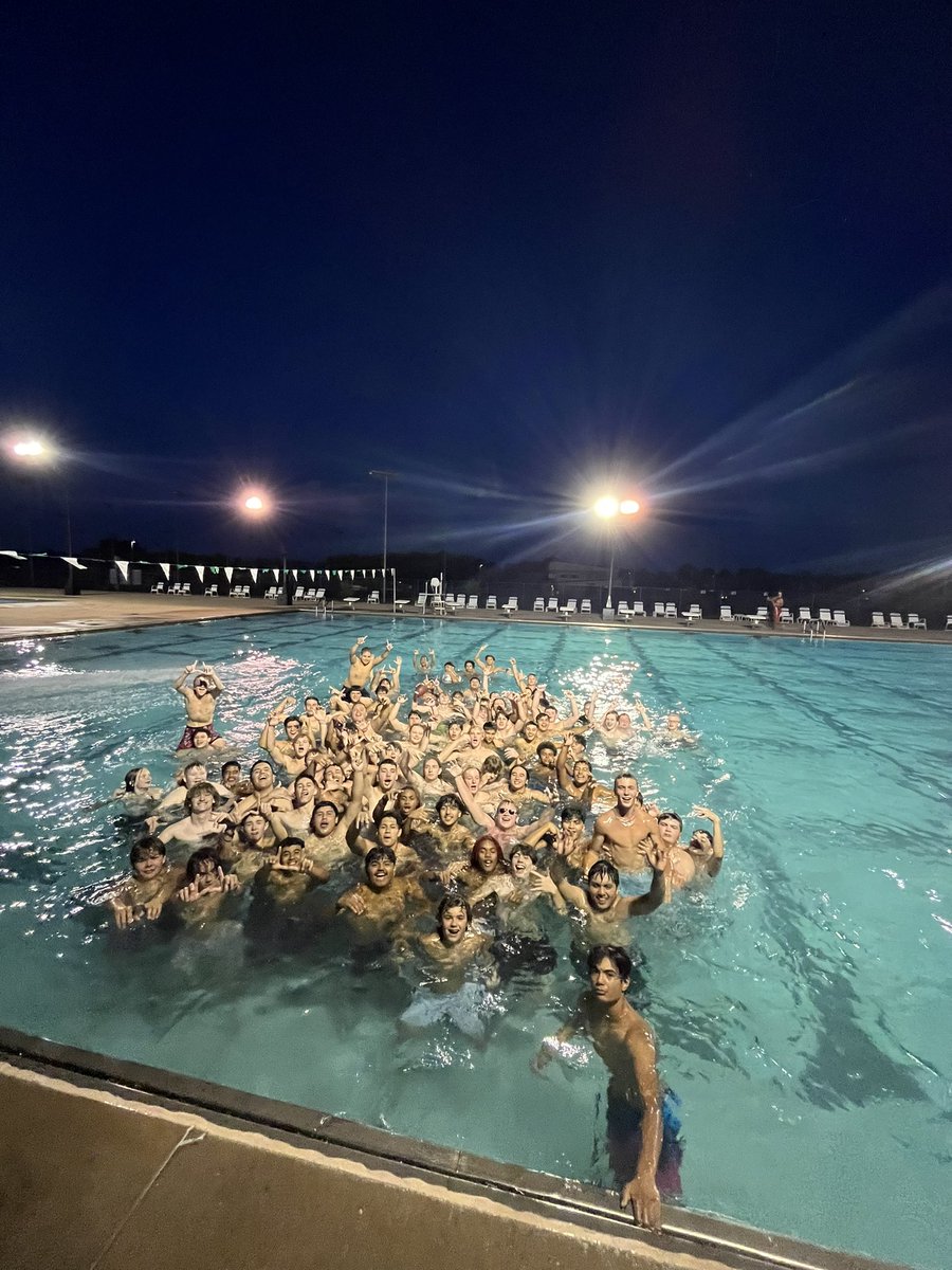 Post practice pool party &gt;&gt;&gt;&gt;
    Capped off week 1 of fall camp poolside.😎