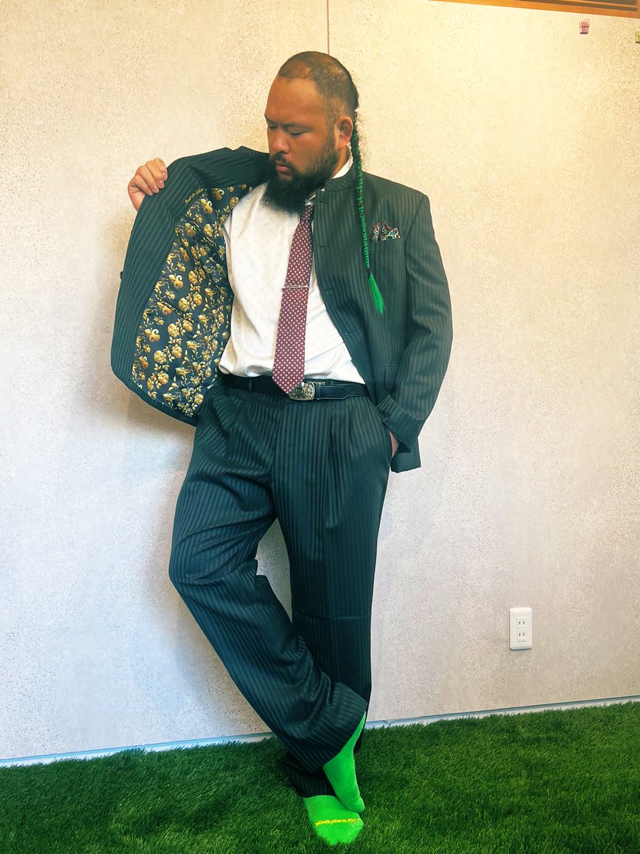 Great_O_Khan's tweet photo. 本日のコーディネート

スーツ→ オーダーメイド
ネクタイ→ GIORGIO ARMANI
ネクタイピン→ dunhill
シャツ→ KarlKani
ソックス→ Chrome Hearts 
ベルト→ #しまむら（新日本プロレスコラボ商品）https://t.co/yvgYsG1th8 https://t.co/mYkqKoq1fO