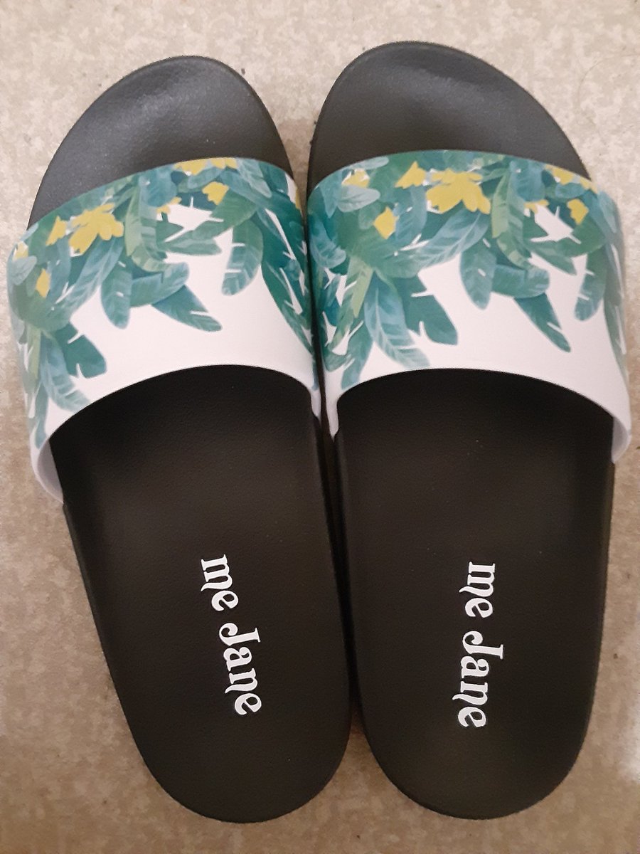 melonandsoda's tweet photo. もうサンダル👡買うつもり無かったけど、こんなお値下げ見たら買っちゃいますね～💦 https://t.co/BWKf6NgD9I