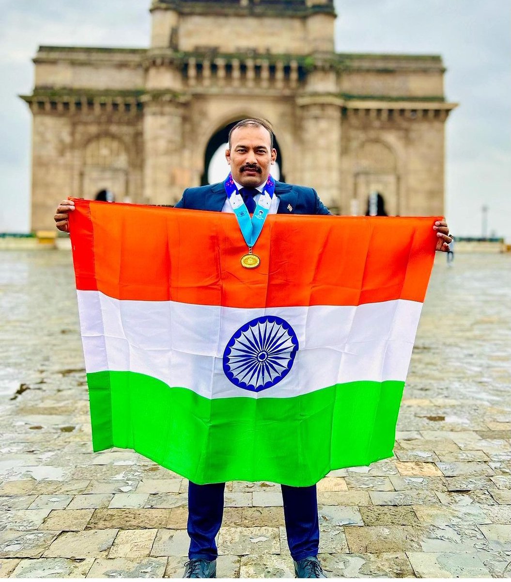 nilzalte's tweet photo. विजू दादा एकदम डाऊन टू अर्थ असलेला खेळाडू आणि अधिकारी. ट्रिपल महाराष्ट्र केसरी मारल्यानंतर अनेक मैदानं मारली. आता जागतिक पोलीस आणि फायर गेम्स चॅम्पियनशिपमध्ये गोल्ड आणलंय. 

खूप खूप अभिनंदन आणि अभिमान 
@wrestlervijay 🥰🤘🤘✊🏼 https://t.co/WYtxukIlwD