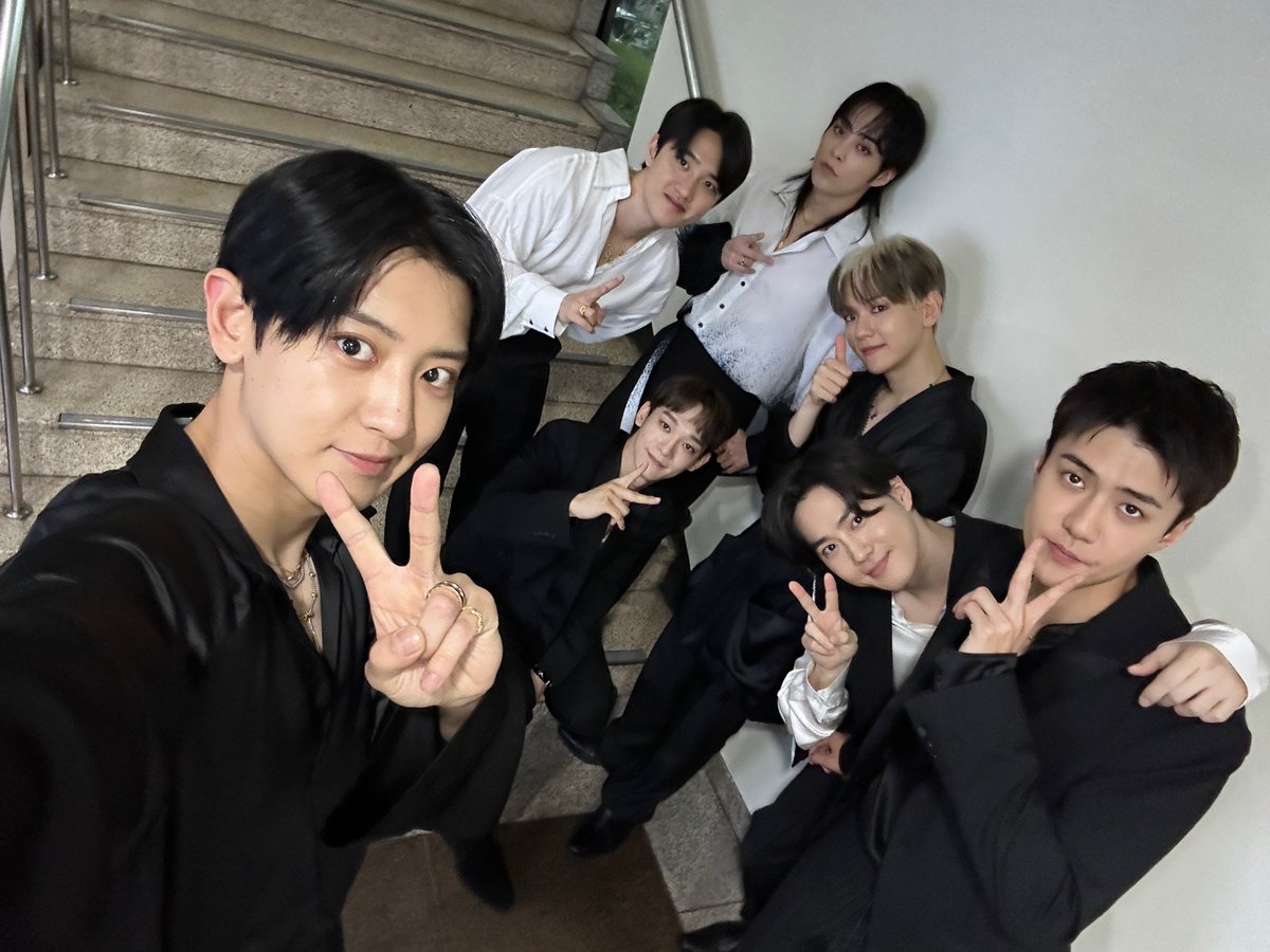 milkteus's tweet image. 230805 junmyeon 🧼💌
“*sent a picture*”
“exo-ls, happy 9th birthday~”
“el-gi (exo-l + aegi/baby) are all grown up now, (you’re) in 2nd grade!”
“i hope you have a great dayyy today too”
