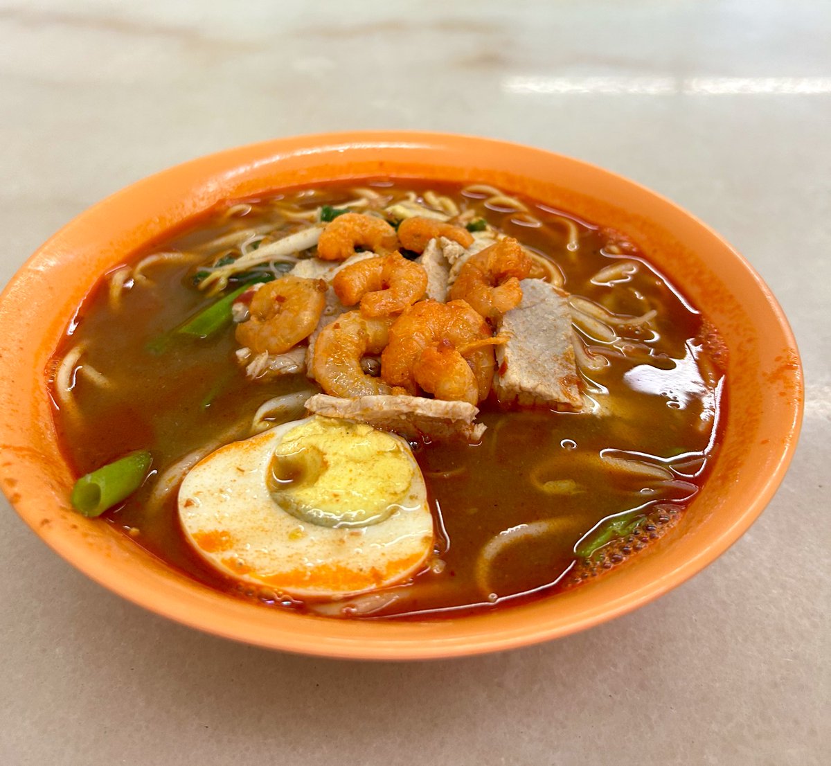 RamenNatto_Asia's tweet image. マレーシアご飯🇲🇾

蝦面🦐 Prawn Mee RM10 (307円)
平日でも並びがあるSS2の人気店
海老の味が濃くて美味しい☺️

maps.app.goo.gl/pvRtc8XrcWV8xk…

#マレーシアご飯 #蝦面 #PrawnMee #LimMeeYoke
 #B級グルメ
