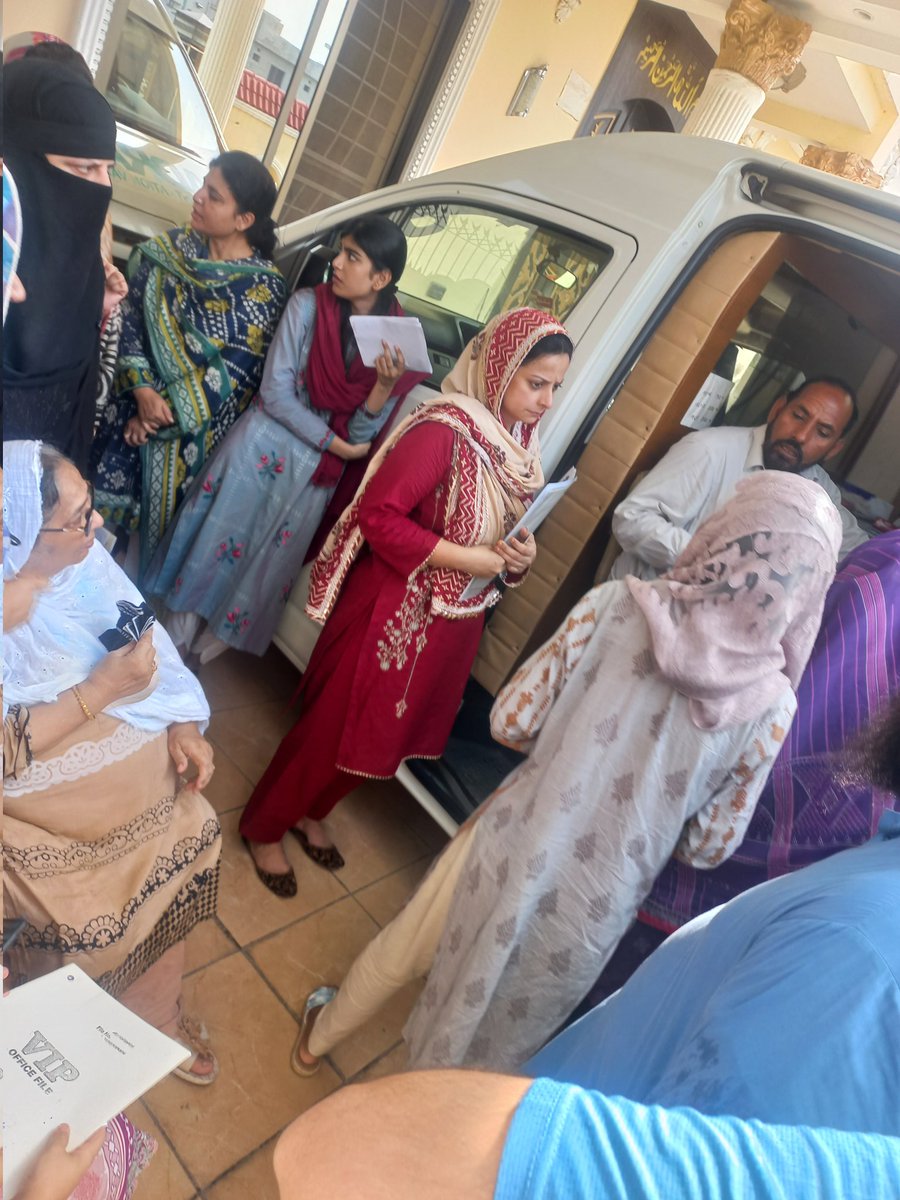effecties's tweet photo. Nadra mobile van arrangement done for the residents of Khayabane Amin by EC. https://t.co/WfaPzAhUWa