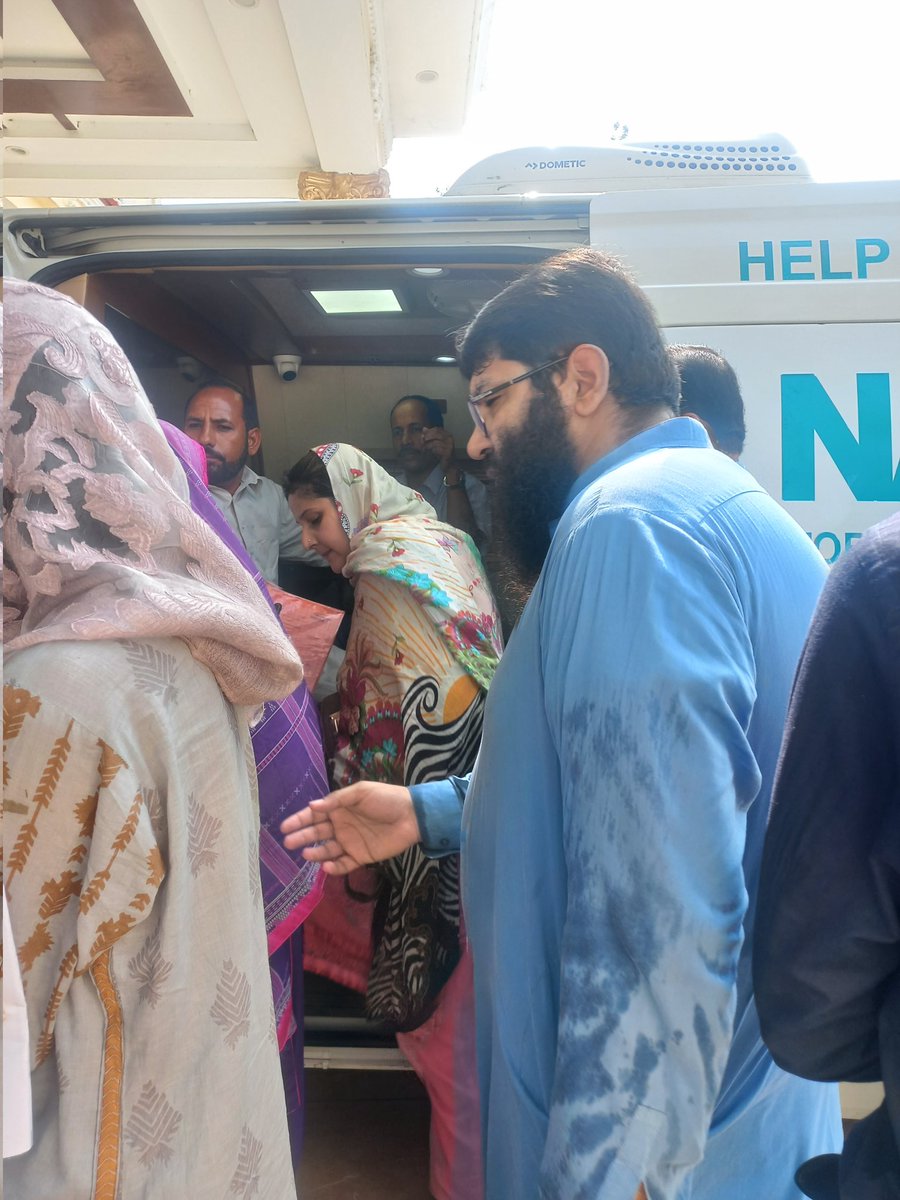 effecties's tweet photo. Nadra mobile van arrangement done for the residents of Khayabane Amin by EC. https://t.co/WfaPzAhUWa