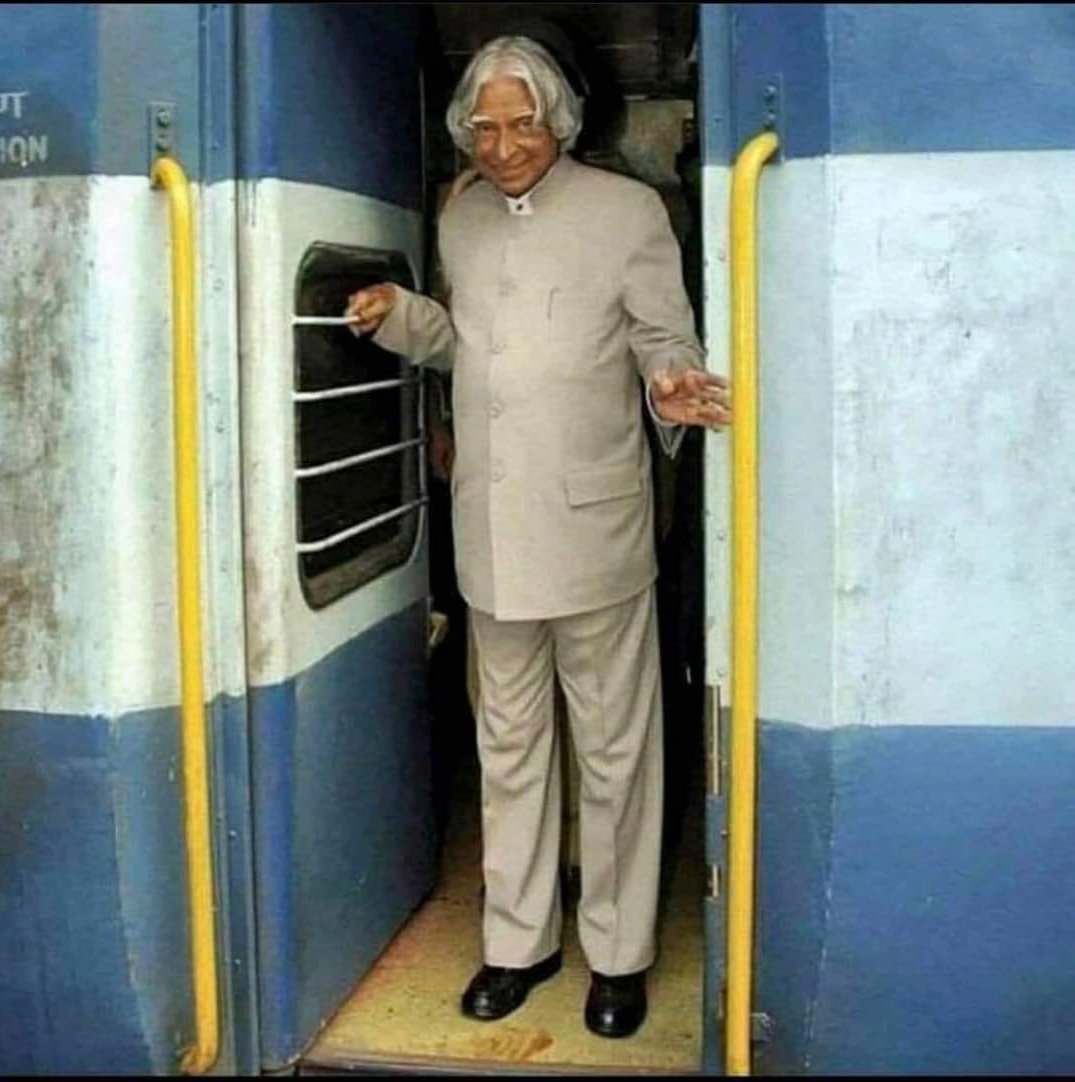Simplicity is a fashion but Everyone can't afford it..👍
#APJAbdulKalam 
#simplicity