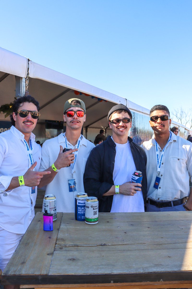 CountryRacingSA's tweet photo. Everyone in great spirits as the afternoon progresses in Roxby Downs ๐ค๐ป๐๐ค
#CountryRacingSA #RoxbyDowns https://t.co/akyw77OuAa