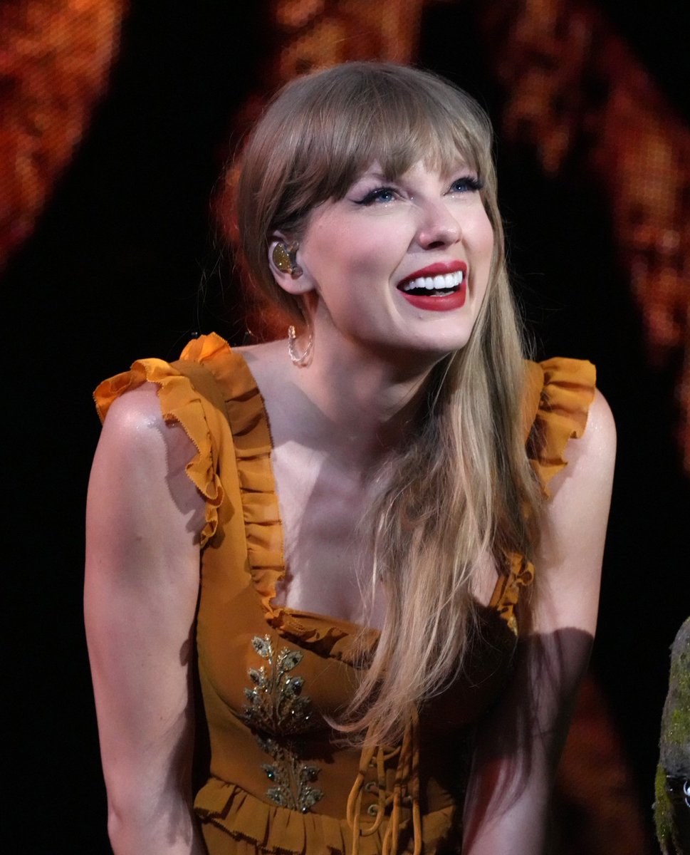 blessedswifty's tweet photo. 💬 | @TaylorSwift13 on “The Eras Tour”:

— “This has been the most incredible experience of life, hands down, nothing else comes close.” https://t.co/DKTFaqO5R5