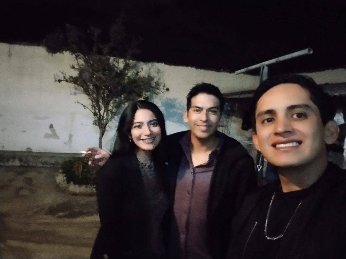 Hace 7 años jugábamos a las escondidas y hoy.... Fondo fondo fondo fondo!! <a href="/kentashni1/">kentashni</a>