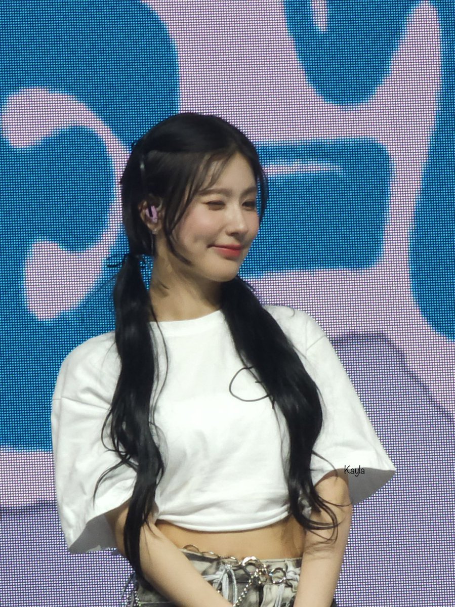 jjangmiyeon's tweet photo. MIYEON LOOKS SO FCKING GOOOD OMGGG I LOVE THIS STYLING https://t.co/AVZ8ueM8da